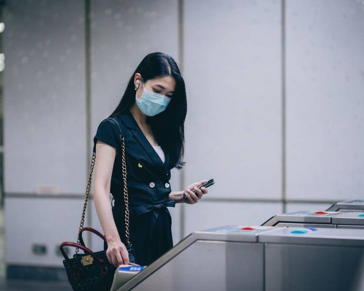 Bạn có thể sử dụng thẻ Easy Card Đài Loan khi đi tàu MRT.