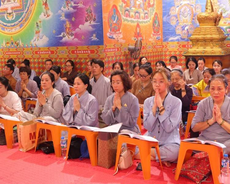 Các khóa tu mùa hè tại Đại Bảo Tháp Mạn Đà La Tây Thiên là cơ hội để các bạn trẻ trải nghiệm thiền tập và học cách lắng nghe chính mình.