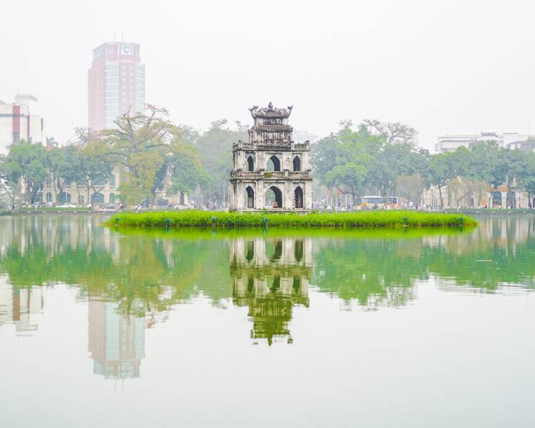 Vào tháng 12, Hà Nội vẫn giữ nguyên vẻ đẹp thanh lịch và cổ điển.