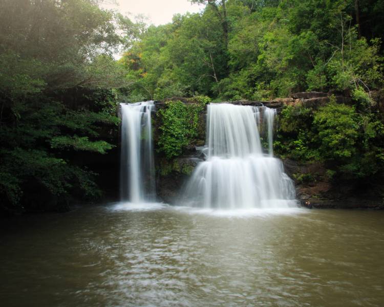 Klong Chao Waterfall là địa điểm nổi tiếng tại đảo Koh Kood Thái Lan.