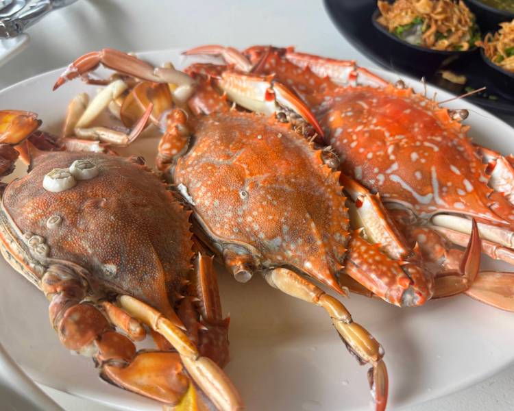 Khi đến đảo Koh Kood đừng quên thưởng thức hải sản tươi ngon.