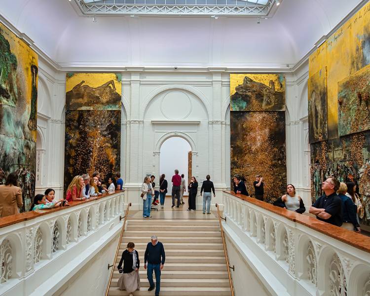 Bảo tàng Van Gogh Amsterdam là nơi lưu tái hiện hành trình nghệ thuật và cuộc đời của danh họa Vincent van Gogh.