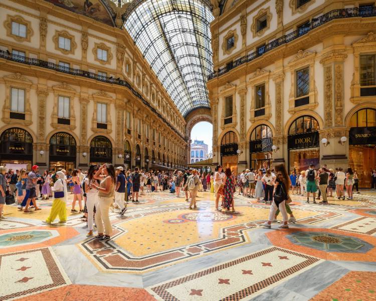 Galleria Vittorio Emanuele là một trong những điểm tập trung nhiều khách du lịch nhất tại Milan.