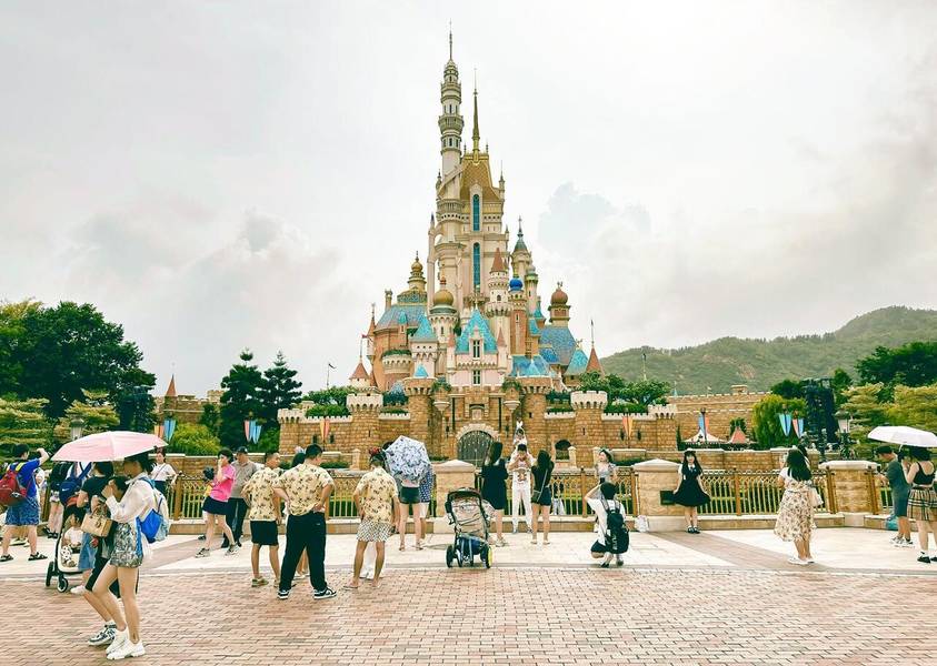 Lâu đài của Những Giấc Mơ Phép Thuật tại khu trung tâm Disneyland Hong Kong.