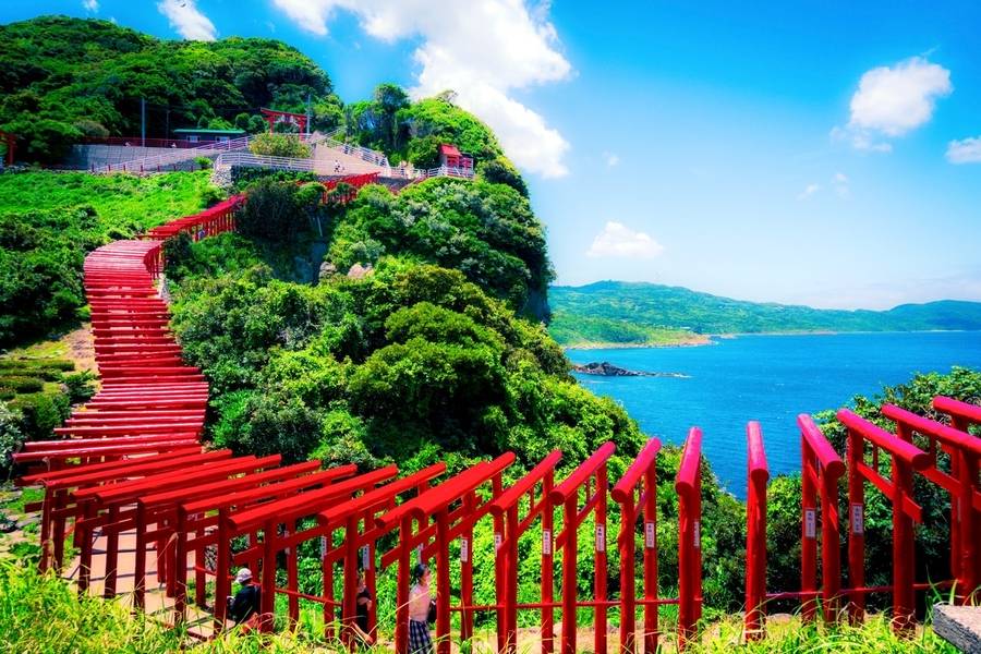 Đền Motonosumi là điểm tham quan hút khách tại vùng Chugoku. 
