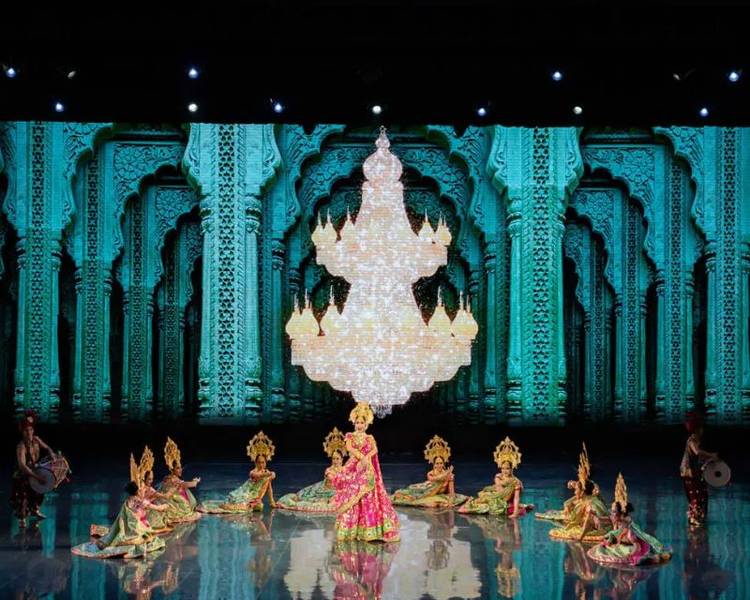 Colosseum Show là một trong những chương trình biểu diễn cabaret chuyển giới nổi tiếng nhất Thái Lan.