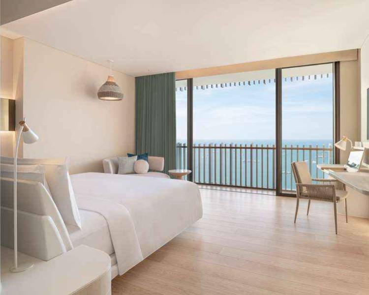 Hilton Pattaya là khách sạn sang trọng tọa lạc ngay trung tâm thành phố, nổi bật với tầm nhìn panorama hướng ra vịnh tuyệt đẹp.