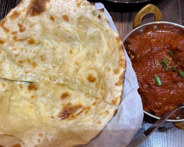 Roti Prata là món bánh mì dẹt đặc sản Singapore.