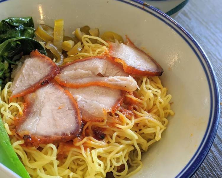 Mì vằn thắn Wanton Mee là một trong những đặc sản Singapore được phổ biến bởi người Hong Kong.