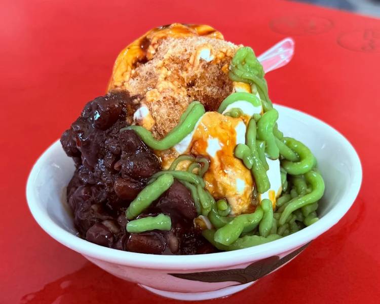 Chè Chendol là món đặc sản Singapore giải nhiệt hoàn hảo trong mùa hè.
