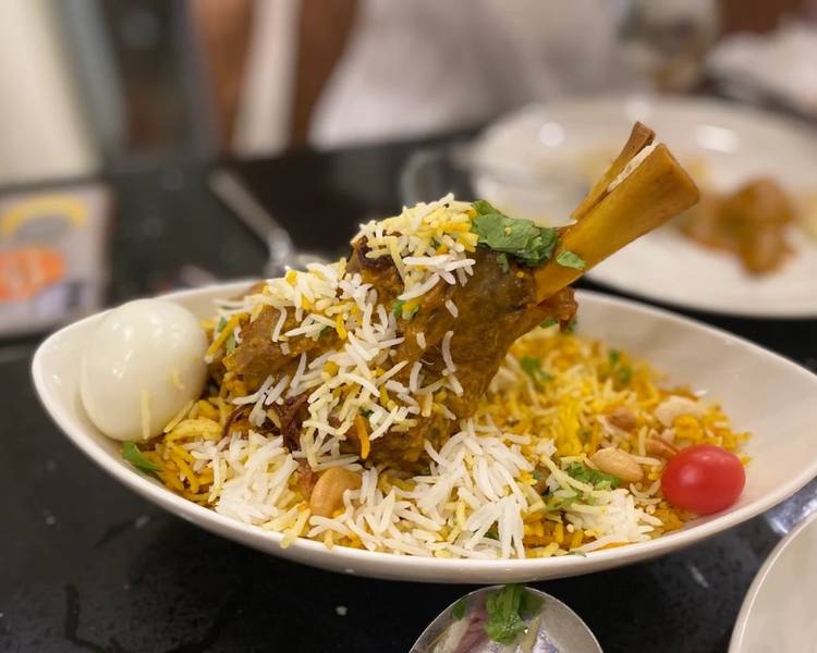 Cơm Biryani Ấn Hồi là đặc sản Singapore, xuất hiện lần đầu vào năm 1921.