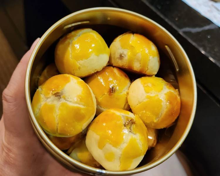 Bánh tart dứa là món đặc sản Singapore có vị ngọt chua rất tuyệt vời.