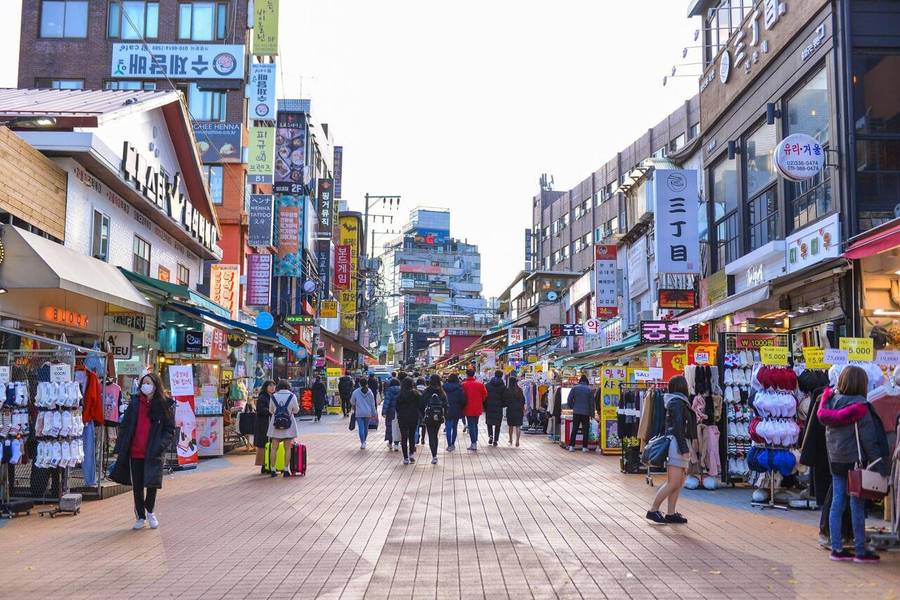 Khu chợ Dongdaemun được du khách yêu thích bởi đa dạng mặt hàng.