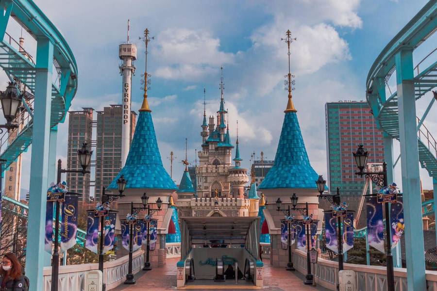 Lotte World Seoul mang đến cho du khách câu chuyện cổ tích giữa đời thực.