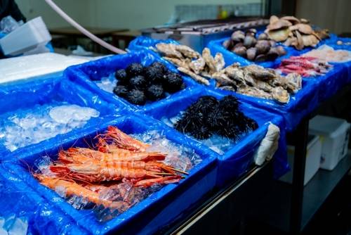 ตลาดคุโรมง (Kuromon Market)