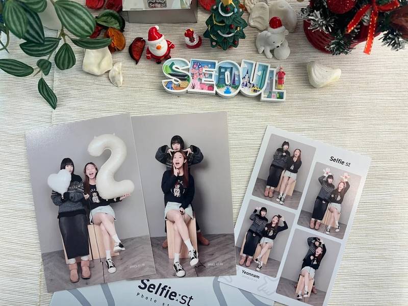 Lưu giữ kỷ niệm cùng bạn bè tại Selfiest self-portrait studio. 