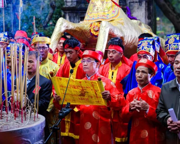 Lễ hội Đền Gióng Sóc Sơn là một trong hai lễ hội ở Hà Nội tổ chức để ghi nhớ ơn với Thánh Gióng.