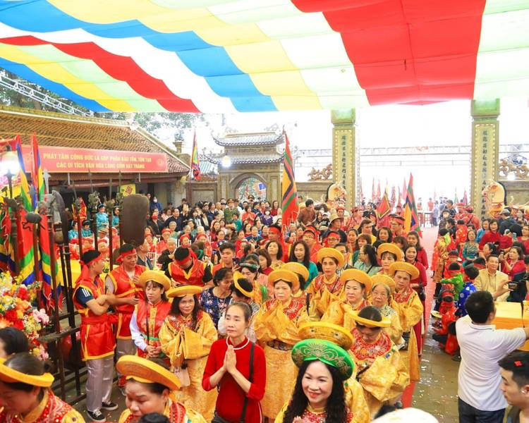 Lễ hội làng gốm Bát Tràng là một trong các lễ hội ở Hà Nội tôn vinh và giữ gìn nét đẹp truyền thống của các làng nghề đất nước.