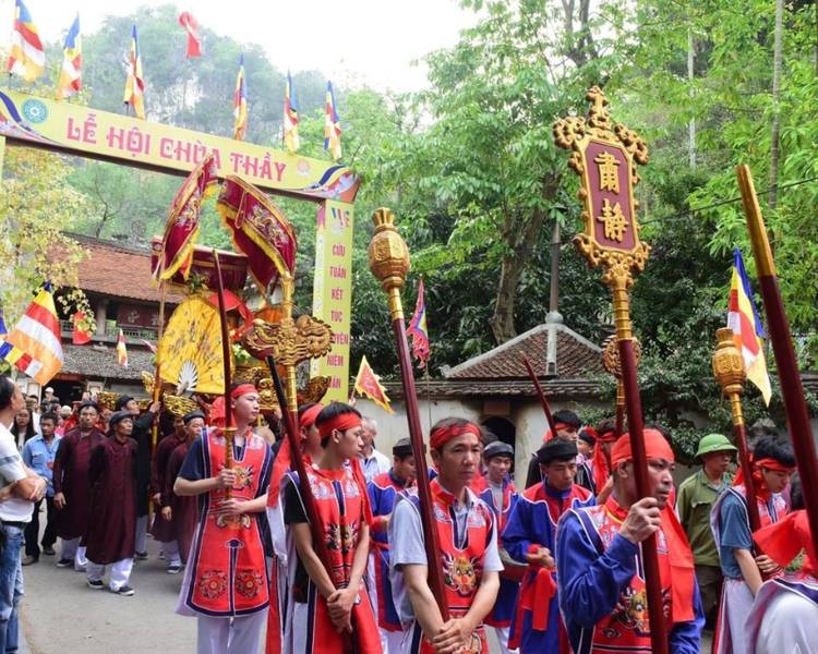 Lễ hội chùa Thầy là một trong các lễ hội ở Hà Nội tưởng nhớ tới Thiền sư Từ Đạo Hạnh.