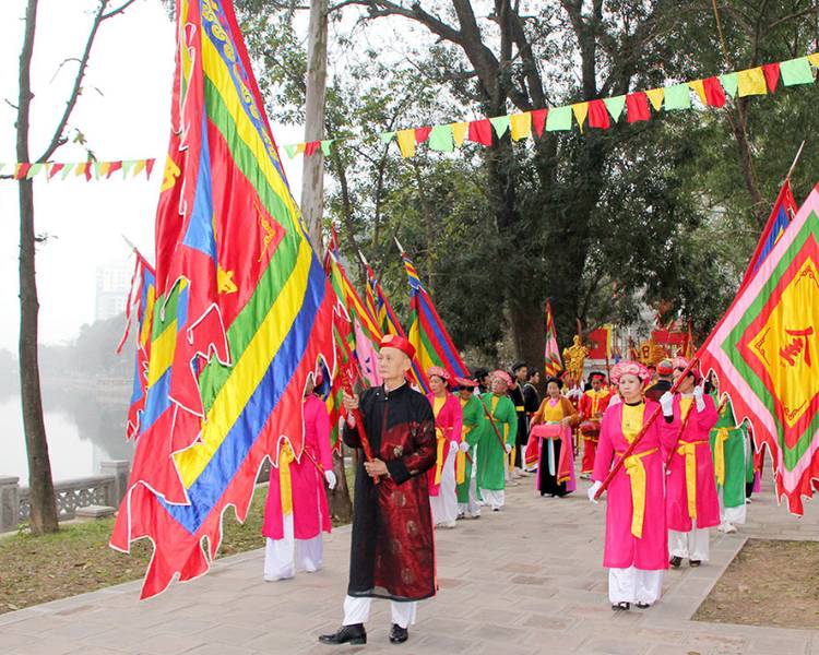 Lễ hội đền Voi Phục là lễ hội ở Hà Nội tôn vinh Linh Lang Đại Vương.