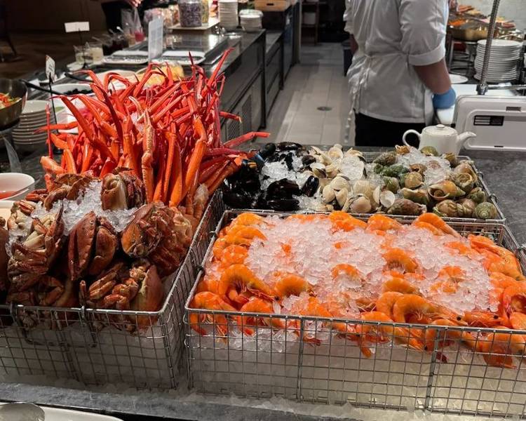 Bạn nhất định phải thử hải sản tươi khi đến Đại Nhĩ Sơn.