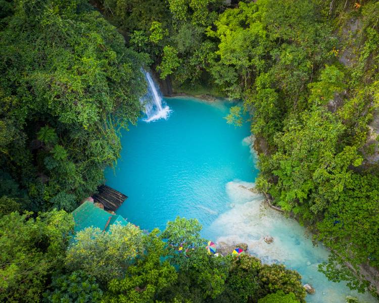 Kawasan Falls là bức tranh thiên nhiên tuyệt mỹ của Cebu.