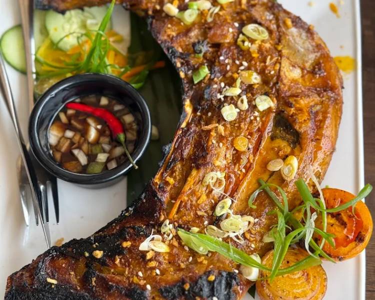 Tuna Panga là món cá nướng tưởng đơn giản nhưng mang đến hương vị nhớ mãi không quên trong chuyến du lịch khám phá Kawasan Falls.