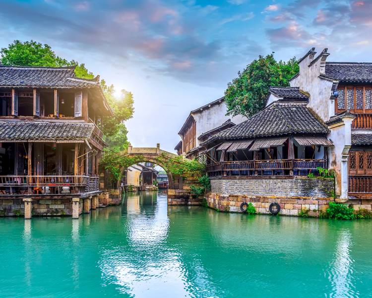 Cảnh quan ở phía Đông Ô Trấn rất diễm lệ và hữu tình.