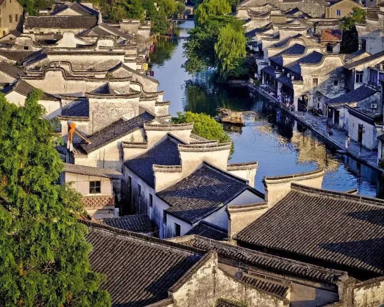 Cả Nam Tầm cổ trấn và Ô trấn đều có sông Dương Tử bao quanh.