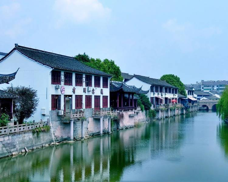 Đến tham quan Ô Trấn thì bạn không nên bỏ qua phố cổ Dương Quan - nơi sản xuất muối nổi tiếng nhất vùng lúc bấy giờ.