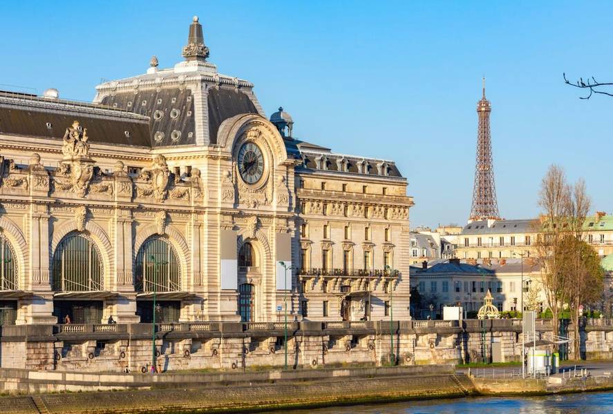 Bảo tàng Orsay bên dòng sông Seine, Paris. 