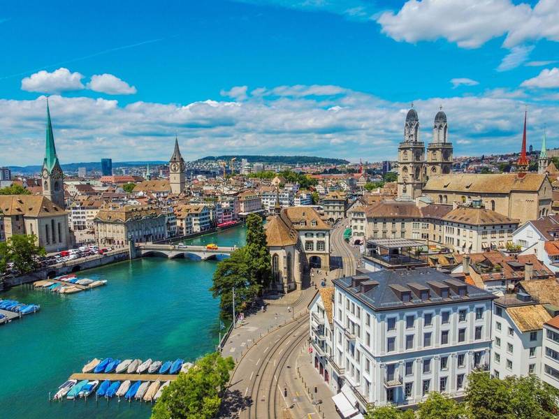 Phố cổ Altstadt là điểm đến không thể bỏ lỡ trong các chuyến du lịch Thuỵ Sĩ. 