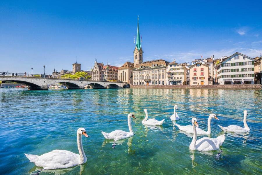 Hồ Zurich là toạ độ tham quan hút khách nhất nhì tại thành phố. 