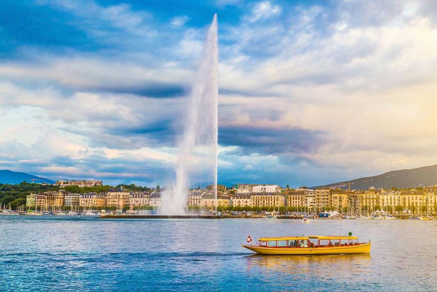Đài phun nước Jet d’Eau là biểu tượng nổi tiếng của thành phố Geneva. 