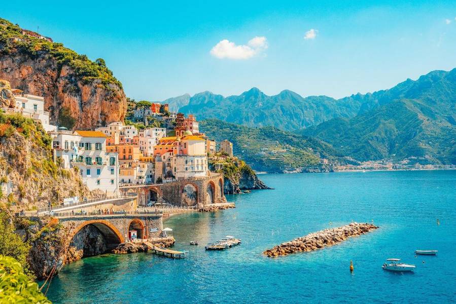 Bãi biển Amalfi là một trong những bãi biển đẹp nhất của biển Tyrrhenian. 
