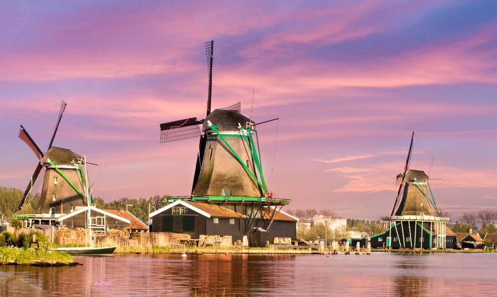 Làng cối xay gió Zaanse Schans là biểu tượng lịch sử tại Hà Lan.