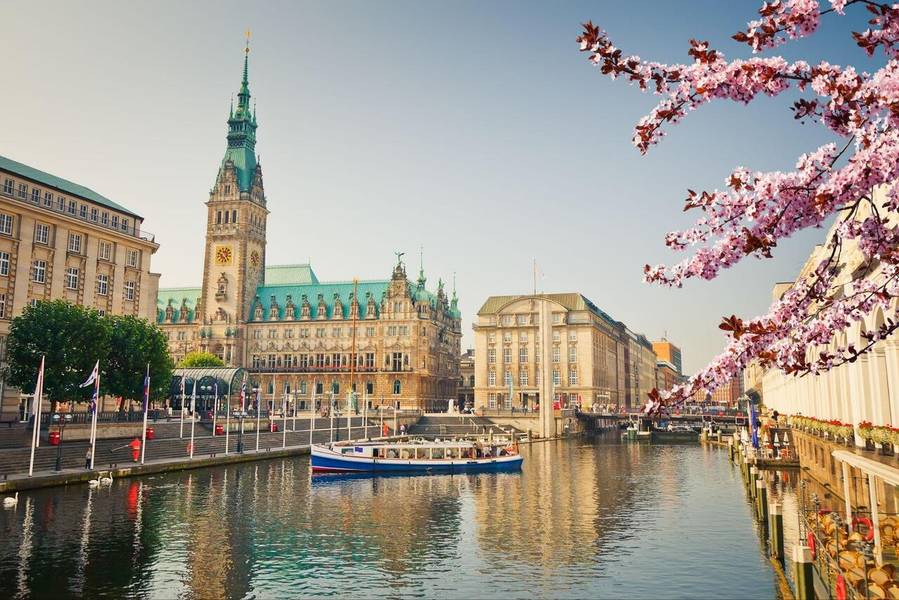 Khung cảnh mộng mơ của hồ Alster làm say lòng du khách.