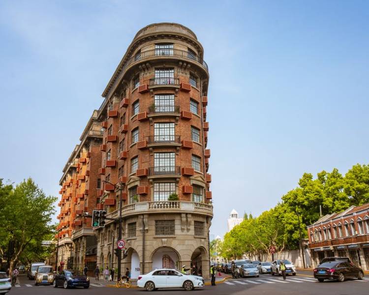Kết hợp ghé thăm Wukang Road nổi tiếng chỉ cách Anfu Road vài phút đi bộ.