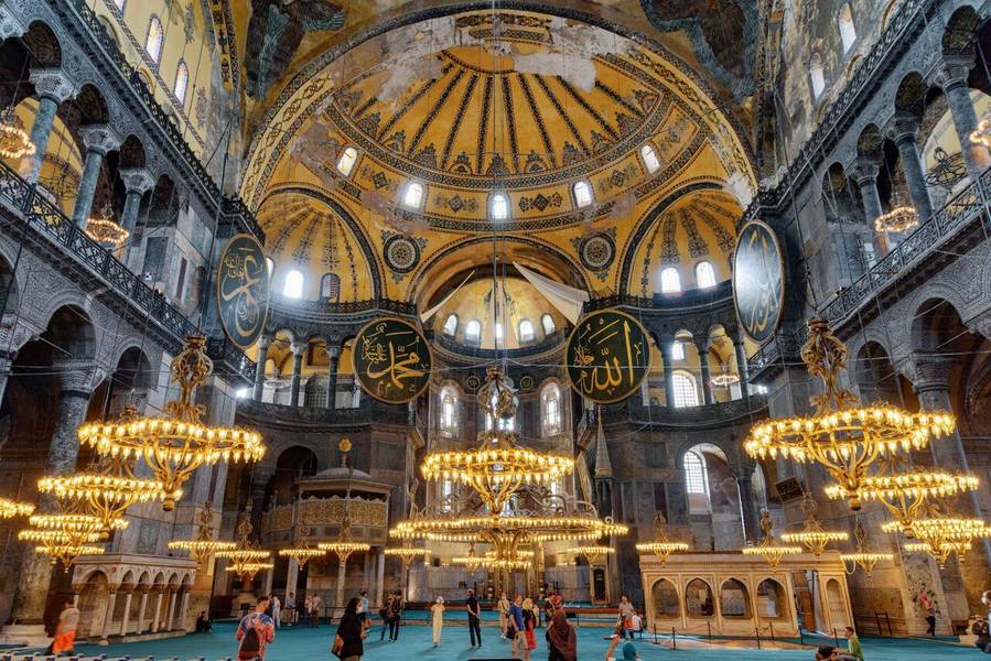 Không gian kiến trúc lung linh bên trong nhà thờ Hagia Sophia 