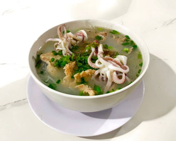 Bún quậy là món ăn trứ danh tại Hòn Thơm Phú Quốc.