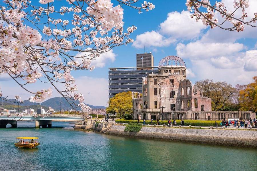 Mùa xuân Kobe rực rỡ với sắc hoa anh đào nở rộ khắp thành phố