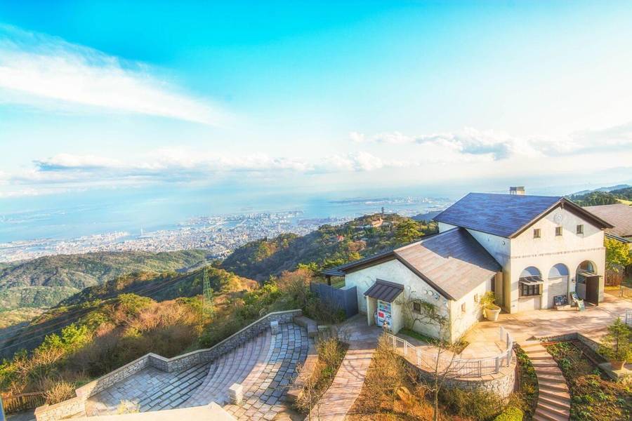 Tầm nhìn thành phố tuyệt đẹp từ đỉnh núi Rokko, Kobe. 