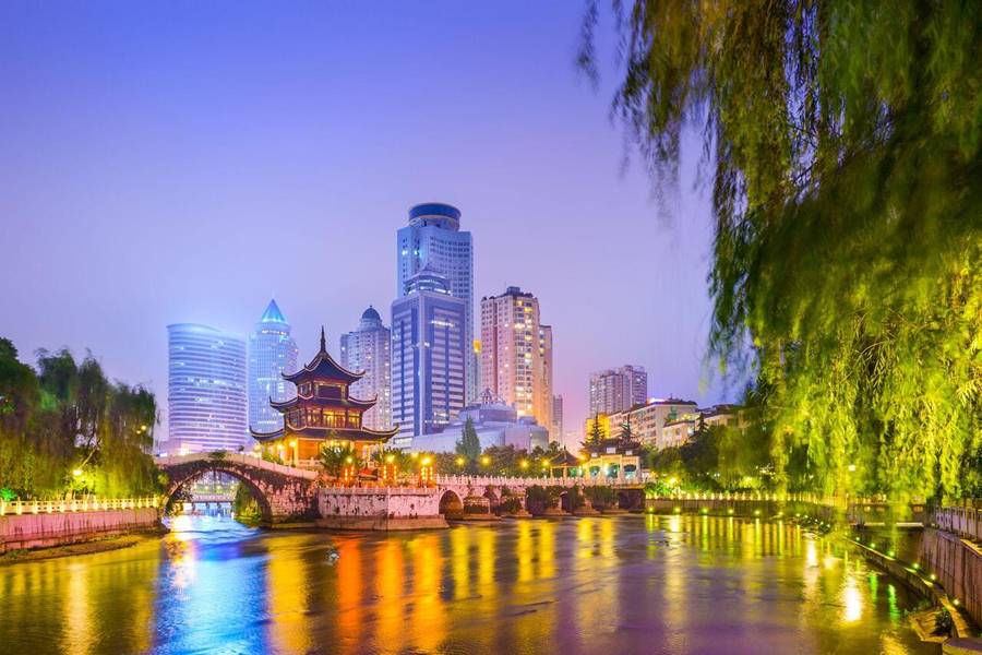 Đình Gia Tú (Jiaxiu Pavilion) lộng lẫy giữa trời đêm Quý Dương. 