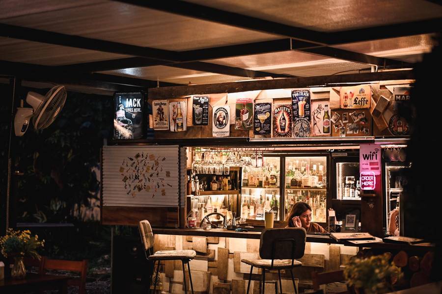 เจริญ บาร์ Coffee & Cocktail เชียงดาว