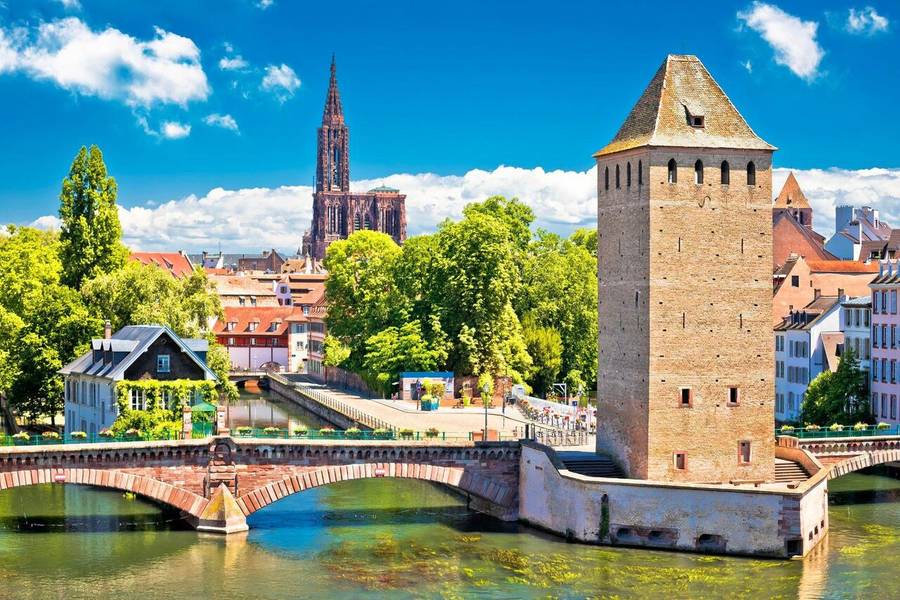 Cảnh quan thơ mộng cùng kiến trúc tuyệt đẹp tại Strasbourg. 