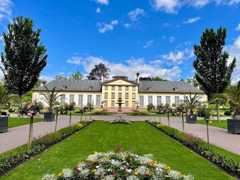 Công viên Parc de l’Orangerie hiện lên đầy rực rỡ dưới bầu trời Strasbourg.