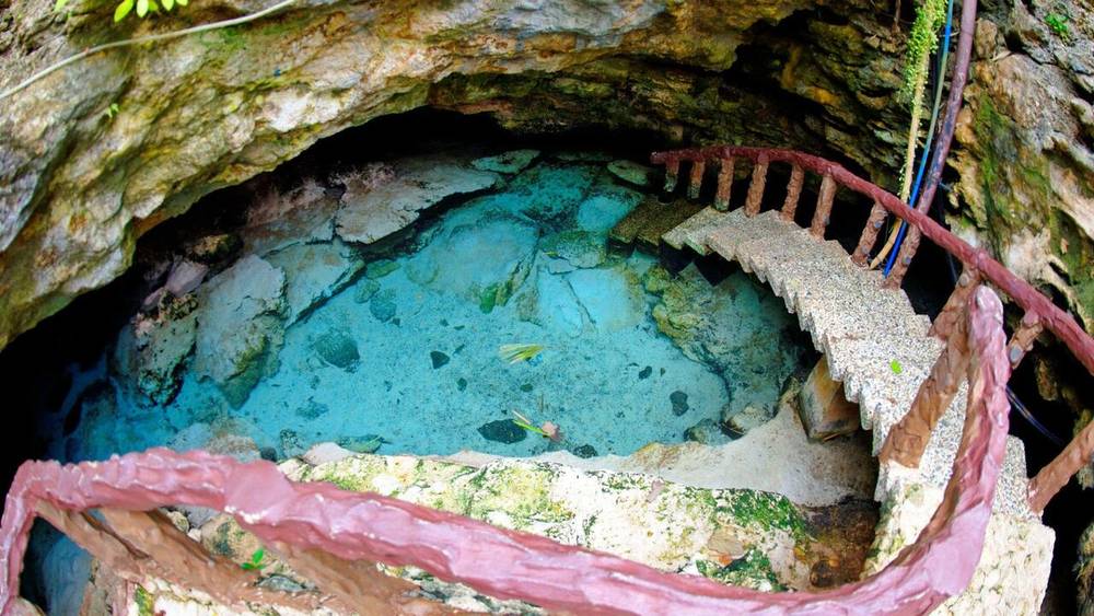 Làn nước xanh trong vắt của hang Ogtong trên đảo Bantayan, Cebu