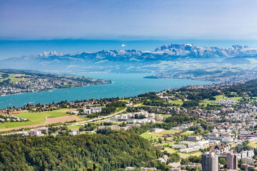 Chiêm ngưỡng cảnh đẹp thiên nhiên Zurich từ đỉnh Uetliberg. 