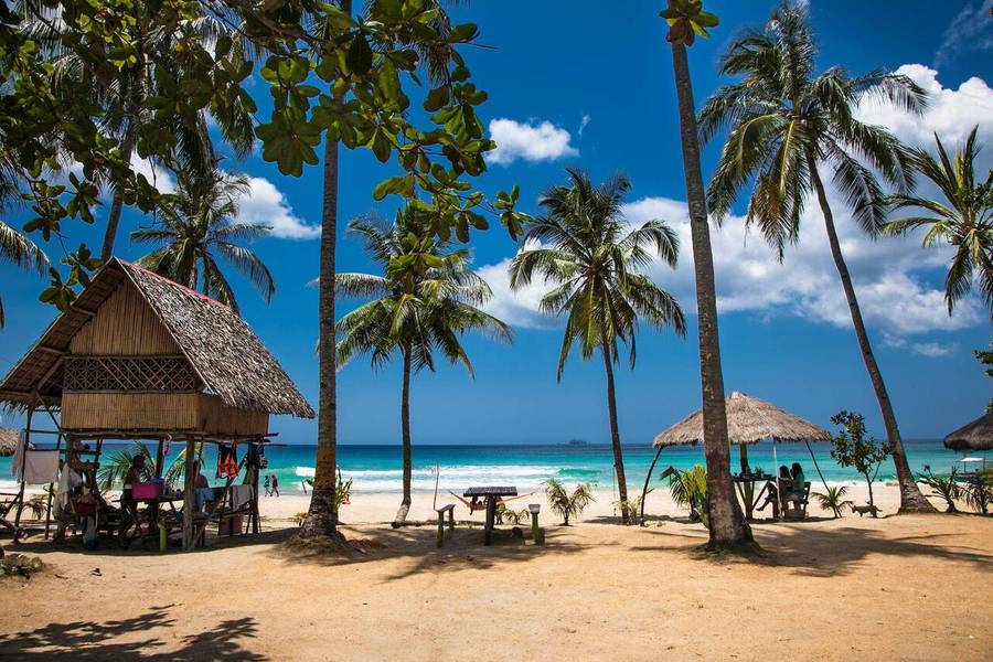 Vẻ đẹp trong veo của biển Puerto Princesa khiến ai cũng muốn dừng chân.