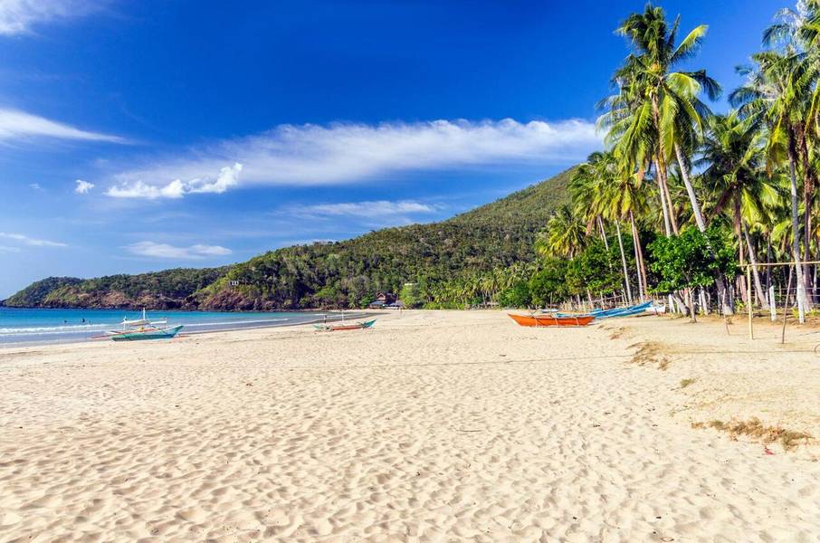Vẻ đẹp nguyên sơ và tĩnh lặng tại bãi biển Nagtabon. 